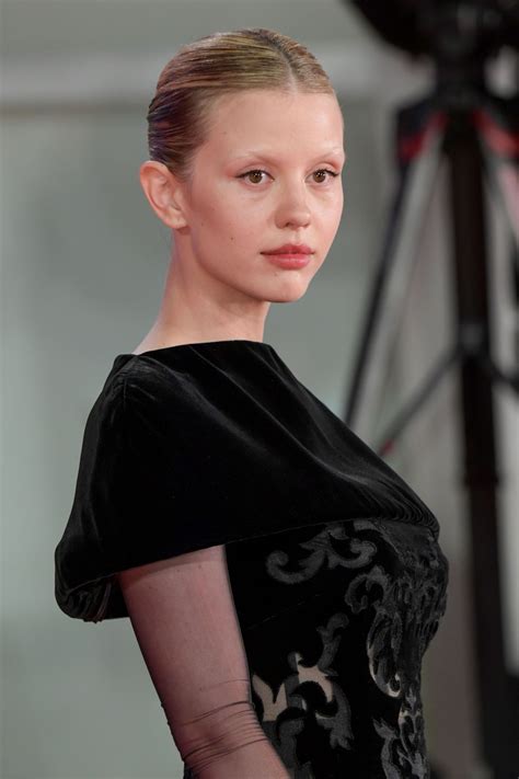 mia goth nu|Mia Goth Nude & Sexy Collection (47 Pics + Videos)